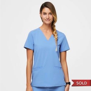 NWT Figs Casma™ Three-Pocket Scrub Top XXS (Ceil blue)